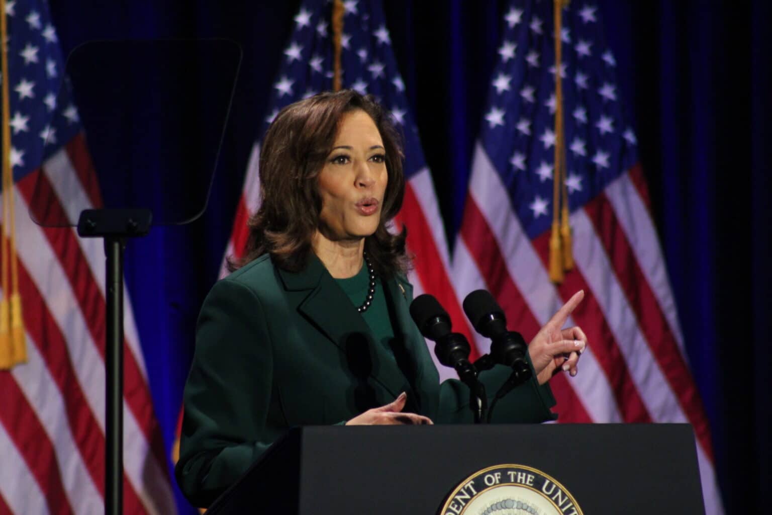 Pro-Crypto Moves Propel Kamala Harris Polymarket Odds to Lead Trump